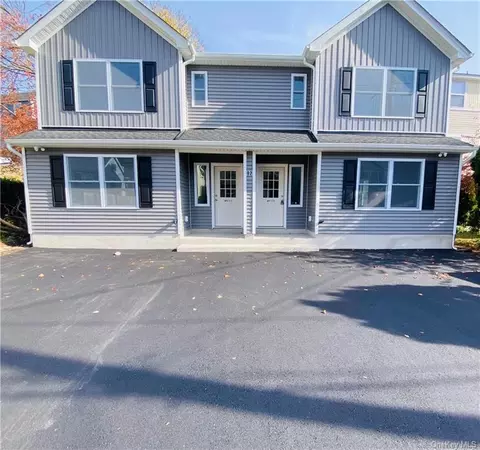 82 Center St, Highlands, NY 10928