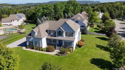 9 Prestwick Dr, Monroe, NY 10950