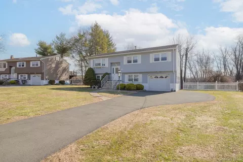 27 Hunter Pl, Stony Point, NY 10980