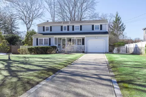 260 Washington Ave, Saint James, NY 11780