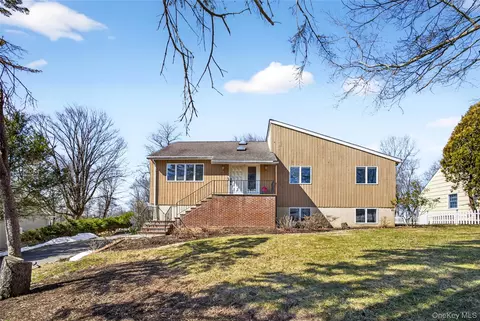 80 Ridgeview Dr, Mount Pleasant, NY 10570