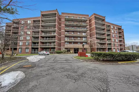 1374 Midland Ave #PH3, Yonkers, NY 10708