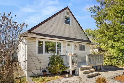 259 Waldo St, Copiague, NY 11726