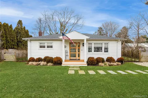 4 Southwind Rd, Eastport, NY 11941
