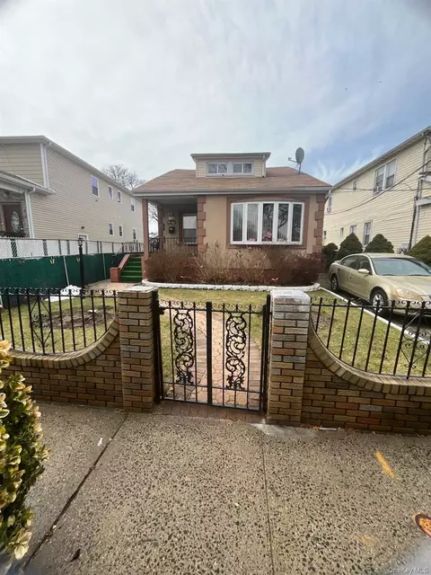 11932 155th St, Jamaica, NY 11434