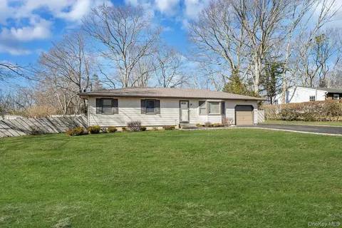 300 Tyler Ave, Miller Place, NY 11764