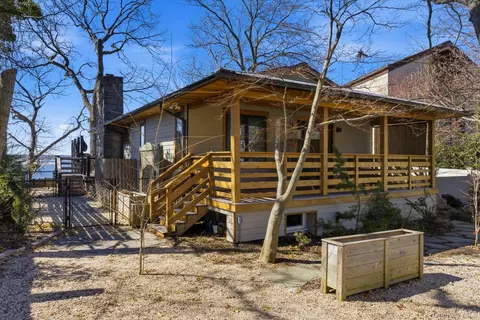 154 Eatons Neck Rd, Northport, NY 11768
