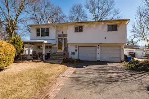 57 Rockland Ave, West Babylon, NY 11704