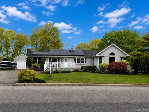 98 Fawn Ln E, South Setauket, NY 11720