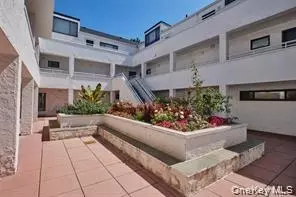 21 Canterbury Rd # 6, North Hempstead, NY 11021