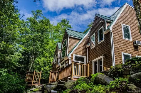 21 Marko Dr, Highland, NY 12732