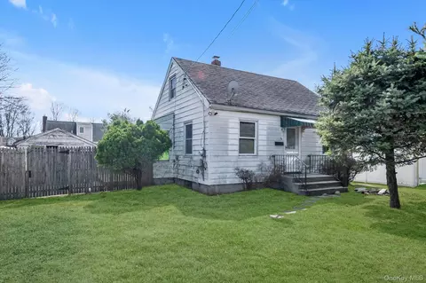 54 Garfield Pl, East Northport, NY 11731