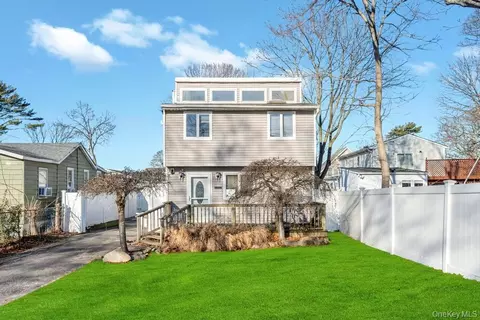 80 Parkway Blvd, Ronkonkoma, NY 11779