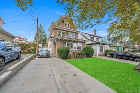 122-05 Metropolitan Ave, New York, NY 11415