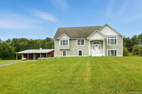 160 Pirog Rd, Shawangunk, NY 12566