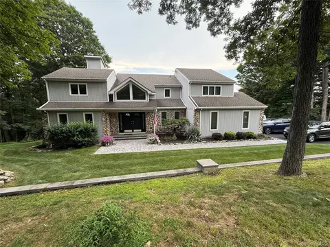 7 Tundra Ter, Cornwall, NY 12518
