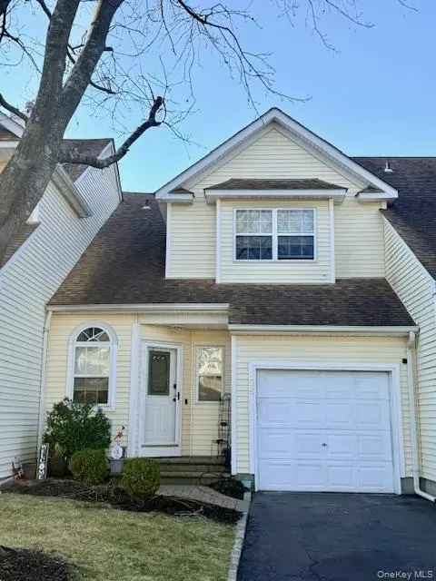 128 Cinnamon Ct, Melville, NY 11747