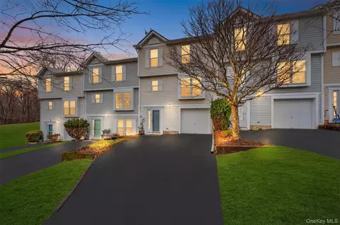 15 Helen Ct, Beacon, NY 12508