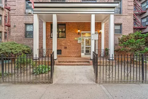 8709 34th Ave #4J, Jackson Heights, NY 11372