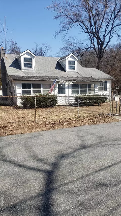 12 Brook Dr, Cortlandt, NY 10567