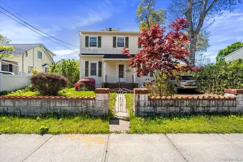 50 Bittermint St, Islip, NY 11751