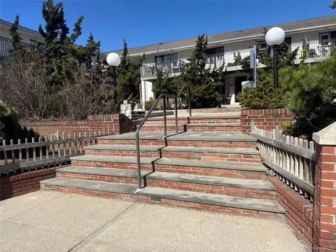 65 W Broadway #8A, Long Beach, NY 11561