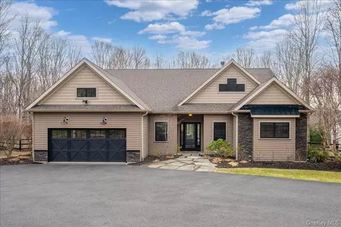 5 Cottage Rd, Beekman, NY 12533