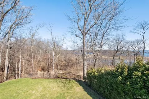 View/Area - 5 Trails End, Rye, NY 10580 photo 2 of 3