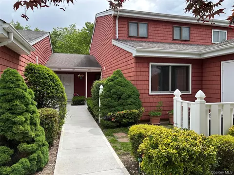 506 Drew Dr, Smithtown, NY 11780