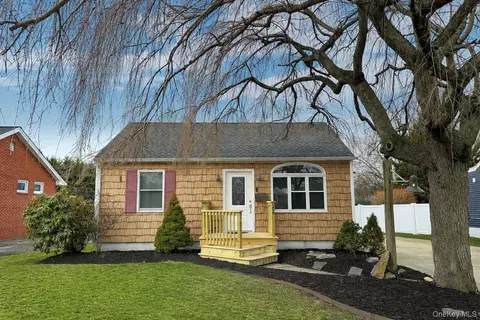 296 Bay Ave, Patchogue, NY 11772