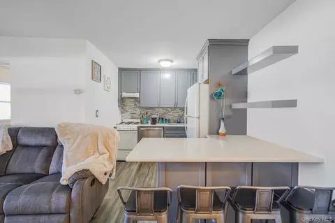 Kitchen - 260 Waverly Ave #33, Patchogue, NY 11772 photo 1 of 3