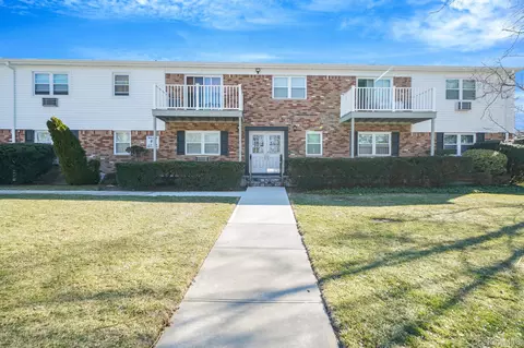 260 Waverly Ave #33, Patchogue, NY 11772