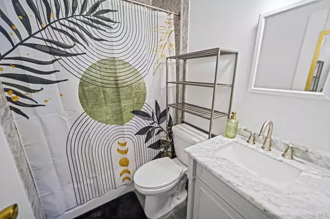 Bath - 260 Waverly Ave #33, Patchogue, NY 11772 photo 1 of 2