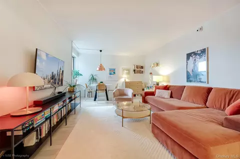 39-30 52nd St #3B, Woodside, NY 11377