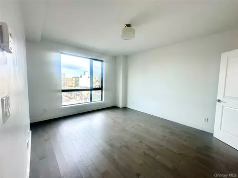 4104 27th St #6A, New York, NY 11101