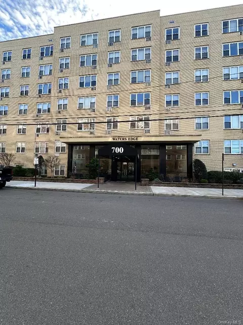 700 Shore Rd #6EE, Long Beach, NY 11561