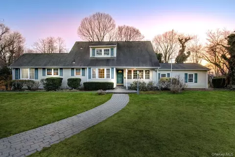43 Carnegie Ave, Huntington, NY 11743