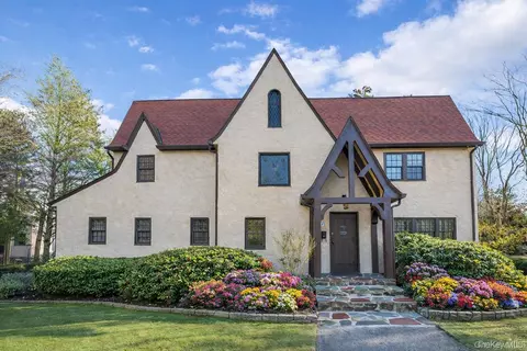 45 Wilmot Rd, New Rochelle, NY 10804