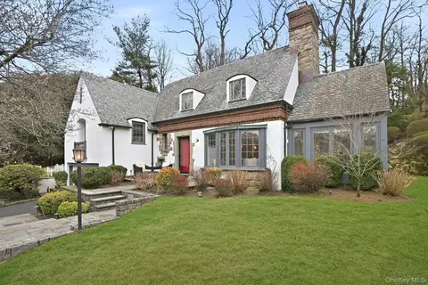 22 Taunton Rd, Scarsdale, NY 10583
