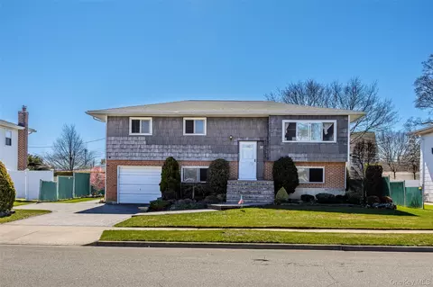 37 Evergreen Ave, Bethpage, NY 11714
