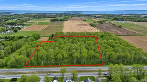 15690 County Road 48, Southold, NY 11935