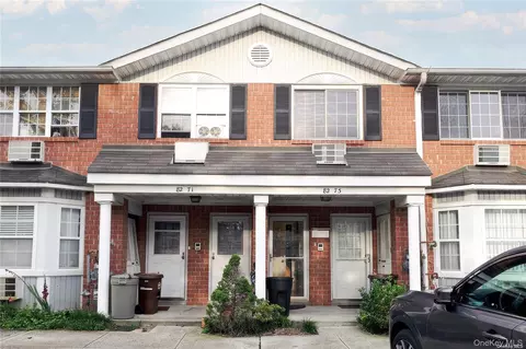 82-73 Country Pointe Cir, New York, NY 11427