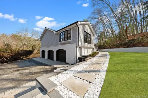 111 Mill River Rd, Oyster Bay, NY 11771