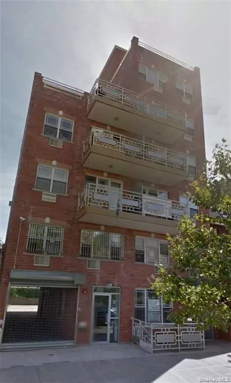 40-45 68th St #2B, New York, NY 11377