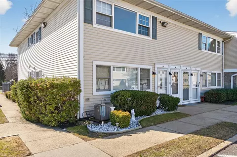 1 Atlantic Ave #35, Farmingdale, NY 11735