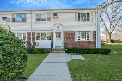 1530 212th St #223, Bayside, NY 11360