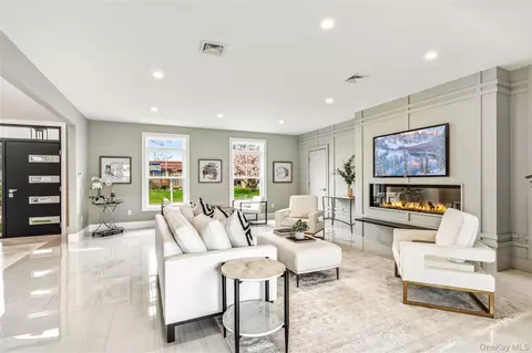 6 Adrienne Dr, Old Bethpage, NY 11804