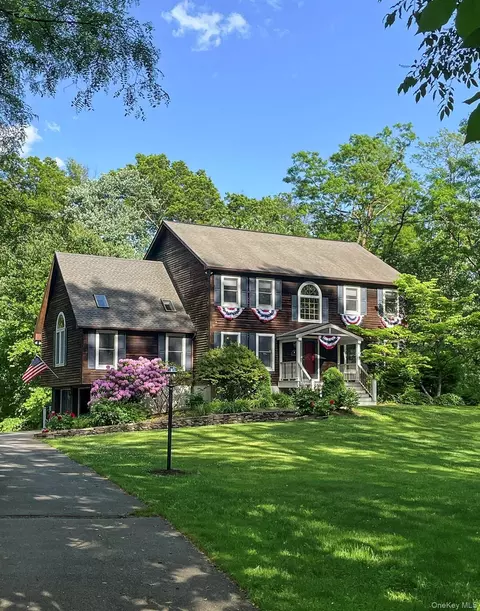 17 Elm St, Red Hook, NY 12571