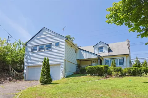 84 Middle Neck Rd, North Hempstead, NY 11576