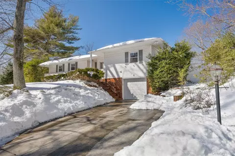 11 Old Post Rd E, Port Jefferson, NY 11777